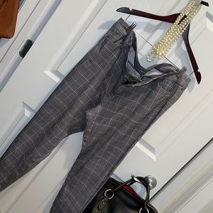 Super cute plus size ankle pant!  Year round stretch fabric!